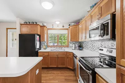 322 Wildwood Circle, Roberts, WI 54023 - Photo 6