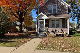 218 W Jewell Ave, Lake City, MN 55041 - Photo 2