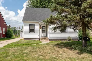 102 5th St NE, Montgomery, MN 56069 - Photo 2