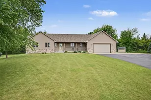 519 Edie Ct, Hudson, WI 54016 - Photo 1