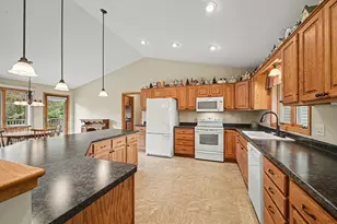 519 Edie Ct, Hudson, WI 54016 - Photo 12