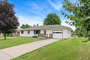 1009 W Center St, Lake City, MN 55041 - Photo 1