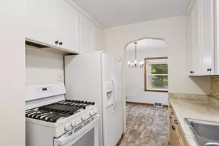 840 Armstrong Ave, Saint Paul, MN 55102 - Photo 12