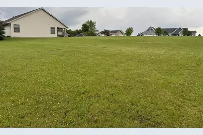 636 W River Drive, New London, MN 56273 - Photo 2