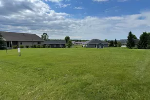 636 W River Dr, New London, MN 56273 - Photo 1