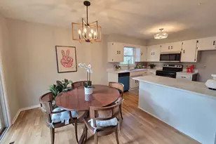 4174 Oakcrest Dr, Vadnais Heights, MN 55127 - Photo 10