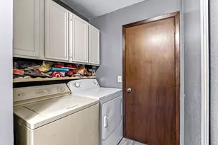 6877 Grenwich Ln N, Oakdale, MN 55128 - Photo 10