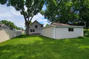 113 E Sarnia St, Winona, MN 55987 - Photo 6