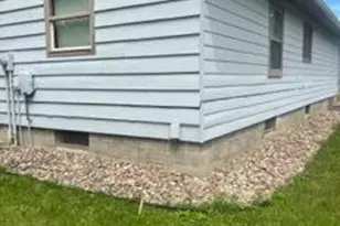 814 Lakeview Ave, Windom, MN 56101 - Photo 2