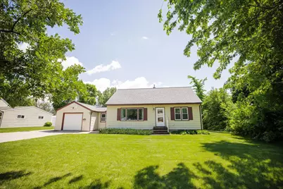 1006 Poughkeepsie Avenue, Morris, MN 56267 - Photo 1