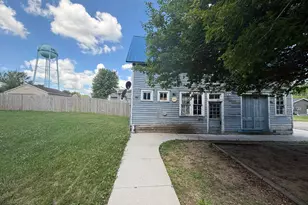 301 Connecticut Ave, Adrian, MN 56110 - Photo 2