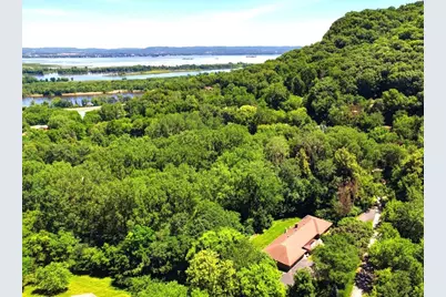 47060 Queens Cove Circle, La Crescent, MN 55947 - Photo 2