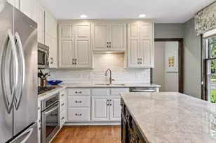 480 Highcroft Rd, Wayzata, MN 55391 - Photo 10