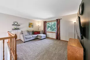 4712 Heather Ridge Rd N, Oakdale, MN 55128 - Photo 8