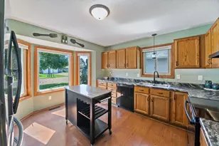 4712 Heather Ridge Rd N, Oakdale, MN 55128 - Photo 4