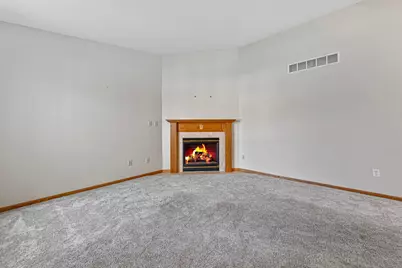 2102 McQuillan Court SE, Rochester, MN 55904 - Photo 4