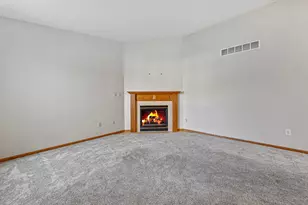 2102 McQuillan Ct SE, Rochester, MN 55904 - Photo 4