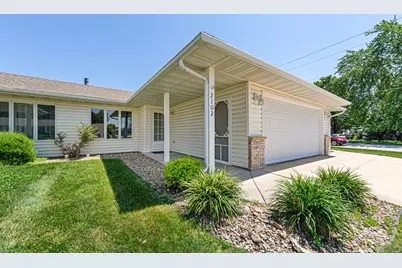 2102 McQuillan Court SE, Rochester, MN 55904 - Photo 2