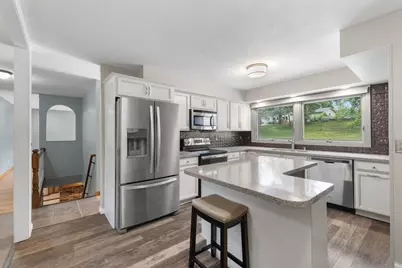 9924 Little Circle, Bloomington, MN 55437 - Photo 8