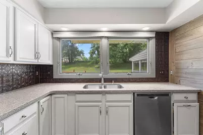 9924 Little Circle, Bloomington, MN 55437 - Photo 10