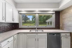 9924 Little Cir, Bloomington, MN 55437 - Photo 10