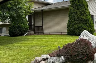 1401 McIntosh Cir, Shakopee, MN 55379 - Photo 2