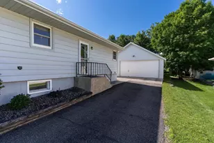 623 Spruce St, Fergus Falls, MN 56537 - Photo 4