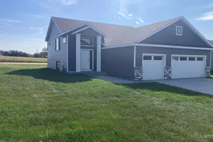 298 Eagle Ln, Zumbrota, MN 55992 - Photo 2
