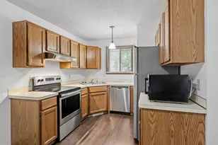 13317 Zenith Ln, Eden Prairie, MN 55346 - Photo 8