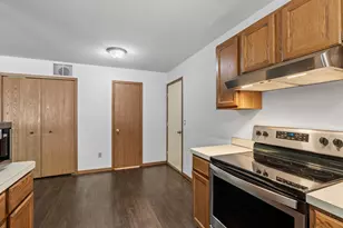 13317 Zenith Ln, Eden Prairie, MN 55346 - Photo 10