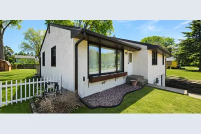 184 Larpenteur Avenue E, Saint Paul, MN 55117 - Photo 2