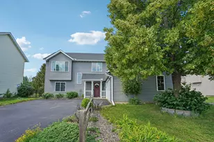 1113 Hickory St, Farmington, MN 55024 - Photo 2