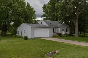 54769 270th St, Austin, MN 55912 - Photo 2