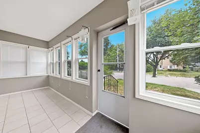 1004 Western Avenue N, Saint Paul, MN 55117 - Photo 2