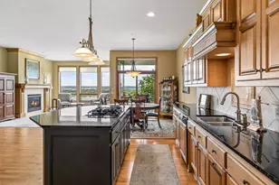 10102 Indigo Dr, Eden Prairie, MN 55347 - Photo 6