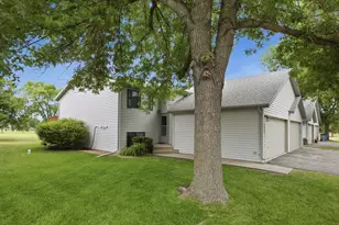 2830 32nd St S, Moorhead, MN 56560 - Photo 2