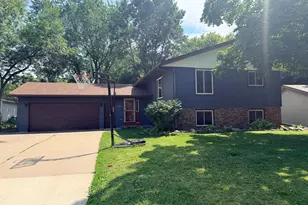 746 11 1/2 Street N, Sauk Rapids, MN 56379 - Photo 2