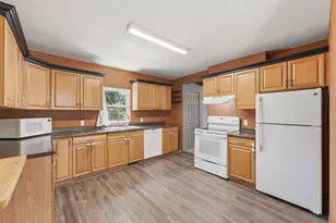 100 3rd Ave SE, New London, MN 56273 - Photo 10