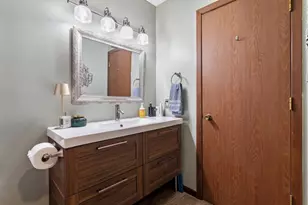 3114 Farnum Dr, Eagan, MN 55121 - Photo 14