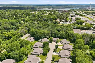 724 Victoria Ct, Stillwater, MN 55082 - Photo 2