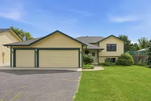 483 Prairie Ln, Hudson, WI 54016 - Photo 2