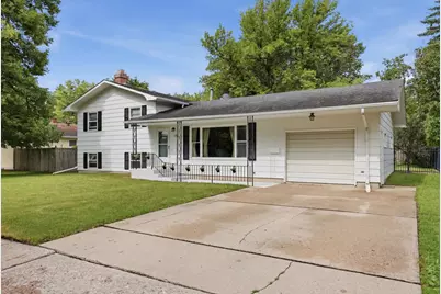 1915 11th Street S, Moorhead, MN 56560 - Photo 2