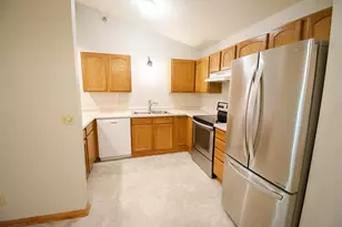 1876 Deerhaven Ln NE, Rochester, MN 55906 - Photo 4
