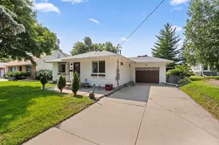 2812 30th Ave NE, Saint Anthony, MN 55418 - Photo 2