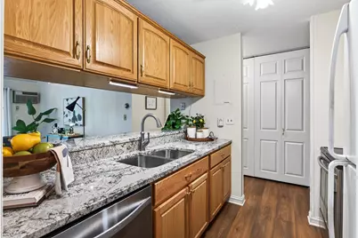 2800 Hamline Avenue N #102, Roseville, MN 55113 - Photo 2