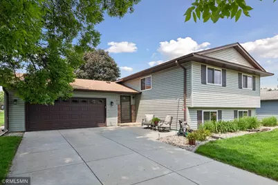 1016 Bluff Pointe Drive, Chaska, MN 55318 - Photo 2