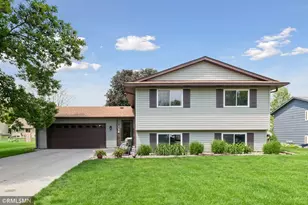 1016 Bluff Pointe Dr, Chaska, MN 55318 - Photo 1