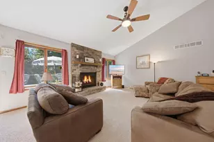 650 Bridle Ridge Rd, Eagan, MN 55123 - Photo 4