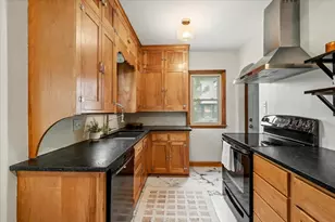 2476 Stillwater Rd E, Maplewood, MN 55119 - Photo 6