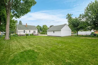2476 Stillwater Road E, Maplewood, MN 55119 - Photo 30